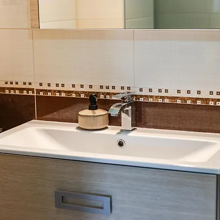 G'juhadol 2br With Free Parking * Shkoder