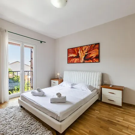 G'juhadol 2br With Free Parking * Shkoder