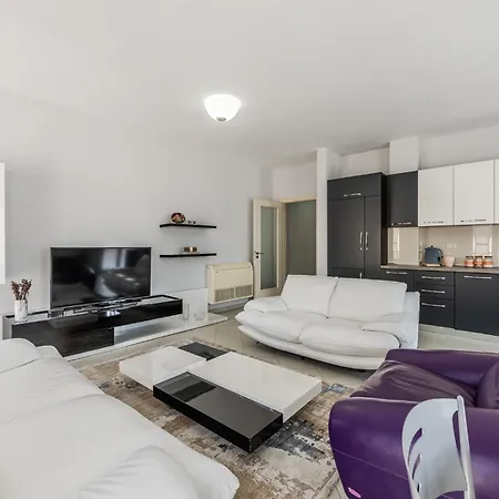 G'juhadol 2br With Free Parking Shkoder