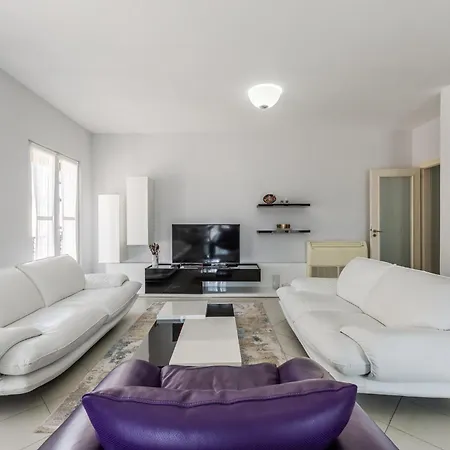G'juhadol 2br With Free Parking Apartment