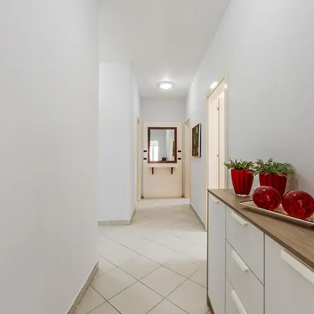 G'juhadol 2br With Free Parking Apartment Shkoder