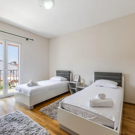 G'juhadol 2br With Free Parking Apartment