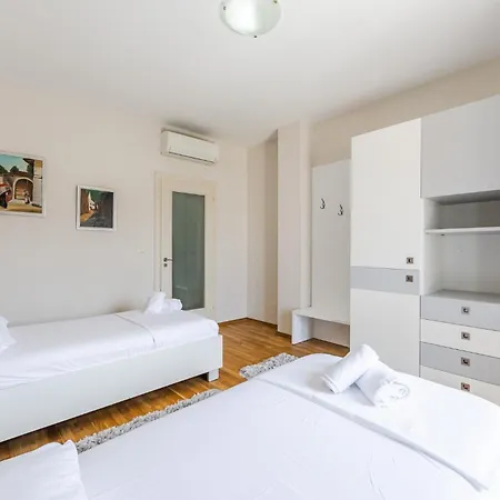 G'juhadol 2br With Free Parking Shkoder